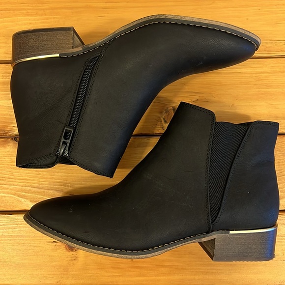 Chelsee Fortune 11 Boots NWOT Size 8 Black Suede, Side Zipper - Picture 3 of 7